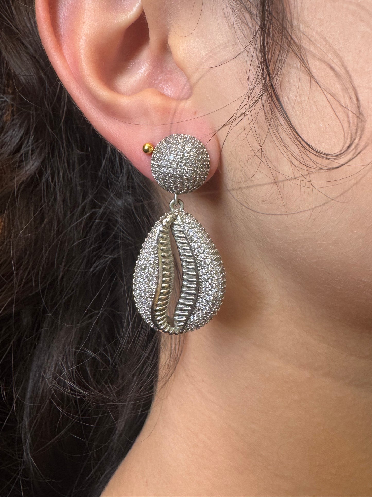 Kapari Shell Earrings
